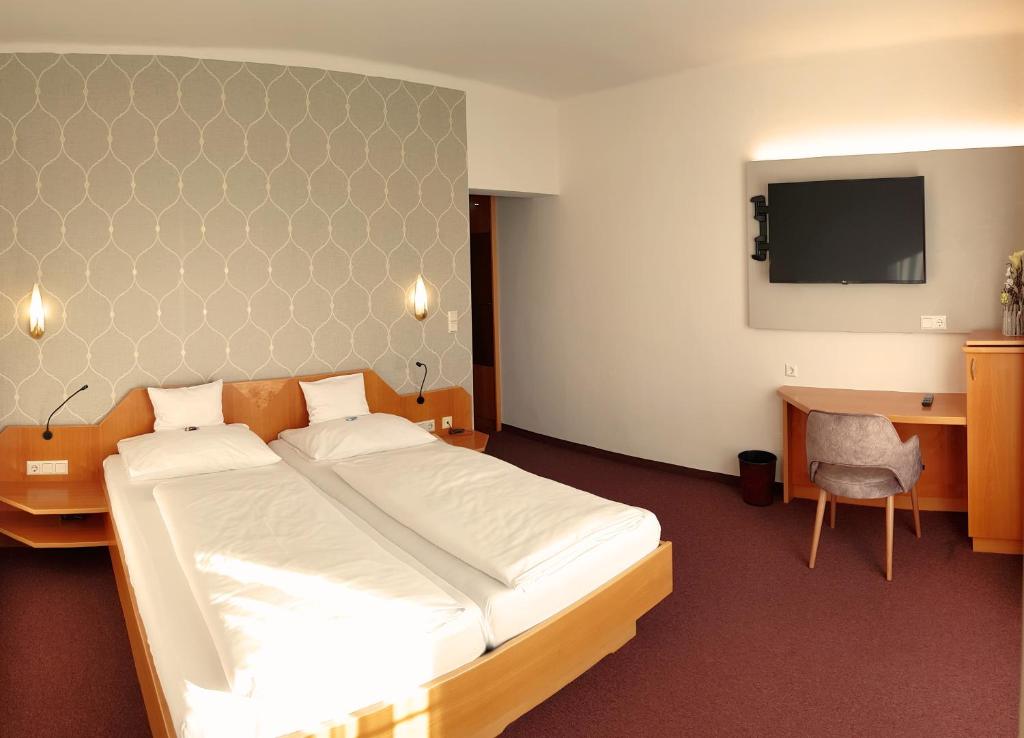 Postel nebo postele na pokoji v ubytování Hotel-Restaurant Teuschler-Mogg Bad Waltersdorf inklusiv Genusscard