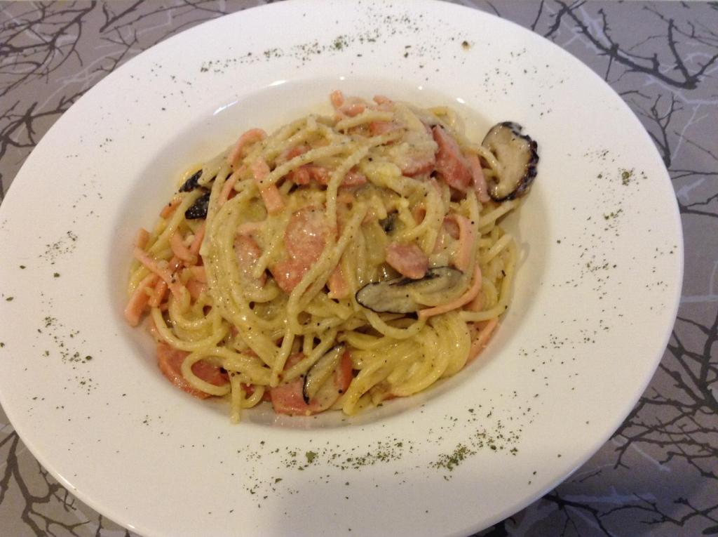 ホテルの敷地内または近くでの食事または食べ物