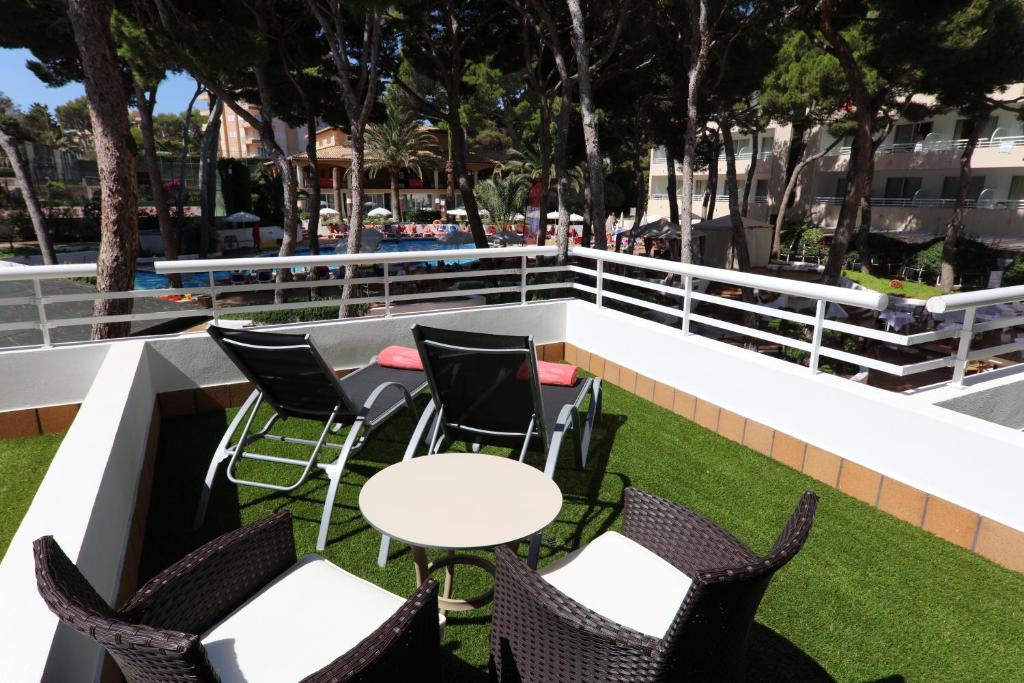 Фотография из галереи Hotel & Spa S'Entrador Playa в Кала-Ратьяде