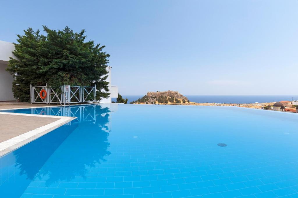 Bazén v ubytování LINDOS GARDENS RESORT COMPLEX nebo v jeho okolí