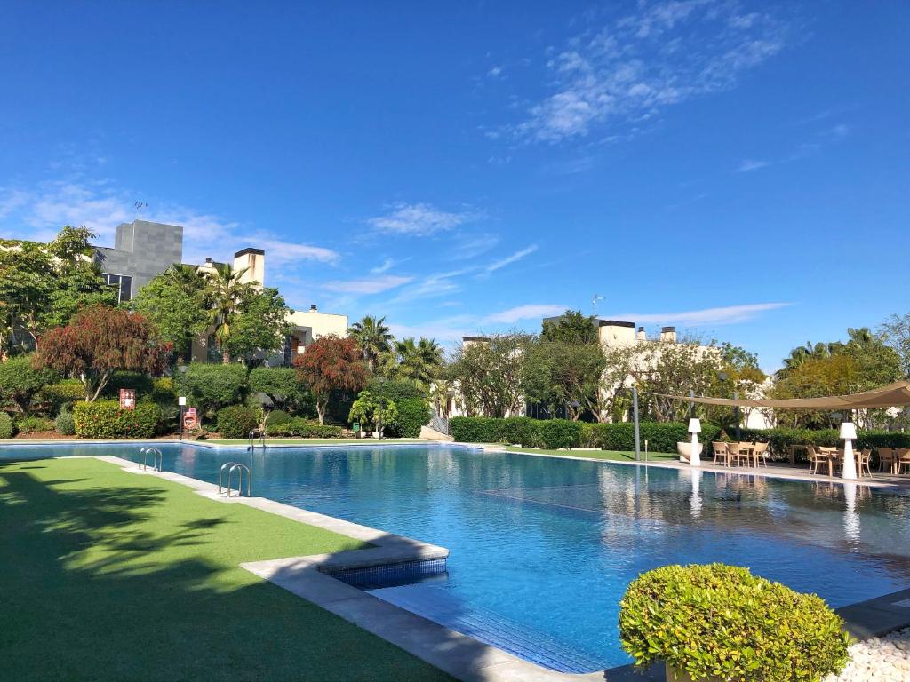 A piscina localizada em El Plantío Golf Resort ou nos arredores