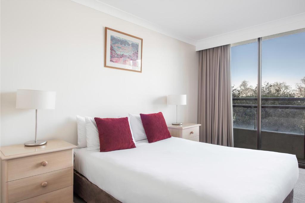 BreakFree Capital Tower Apartments - Resim 14