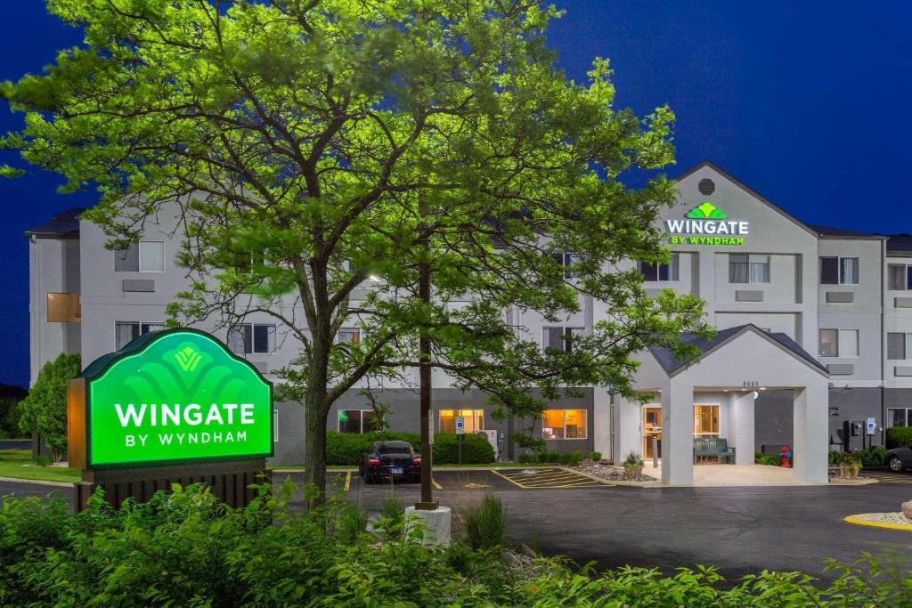 a rendering of the entrance to a wyncote hotel at Wingate by Wyndham Gurnee in Gurnee