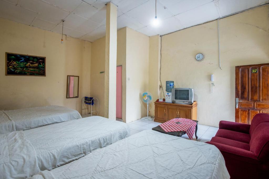 Postel nebo postele na pokoji v ubytování Hotel Jogja Bukittinggi