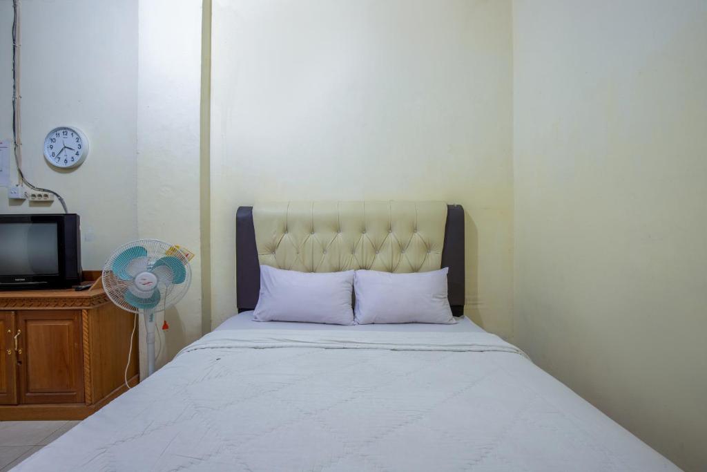 Postel nebo postele na pokoji v ubytování Hotel Jogja Bukittinggi