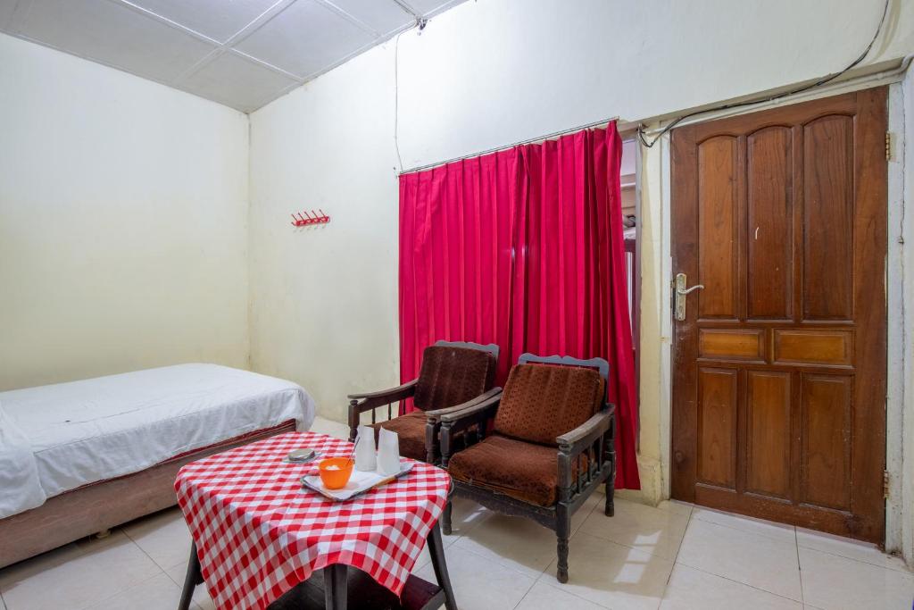 Postel nebo postele na pokoji v ubytování Hotel Jogja Bukittinggi