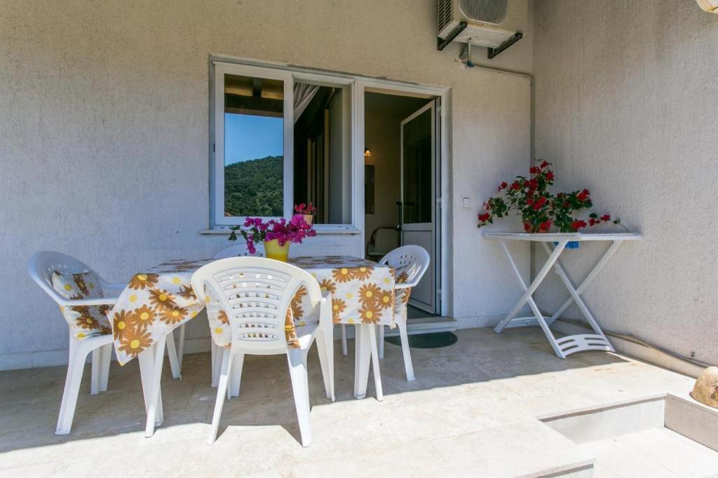 a table and chairs sitting on a patio at Apartments Elelu in Dubrovnik