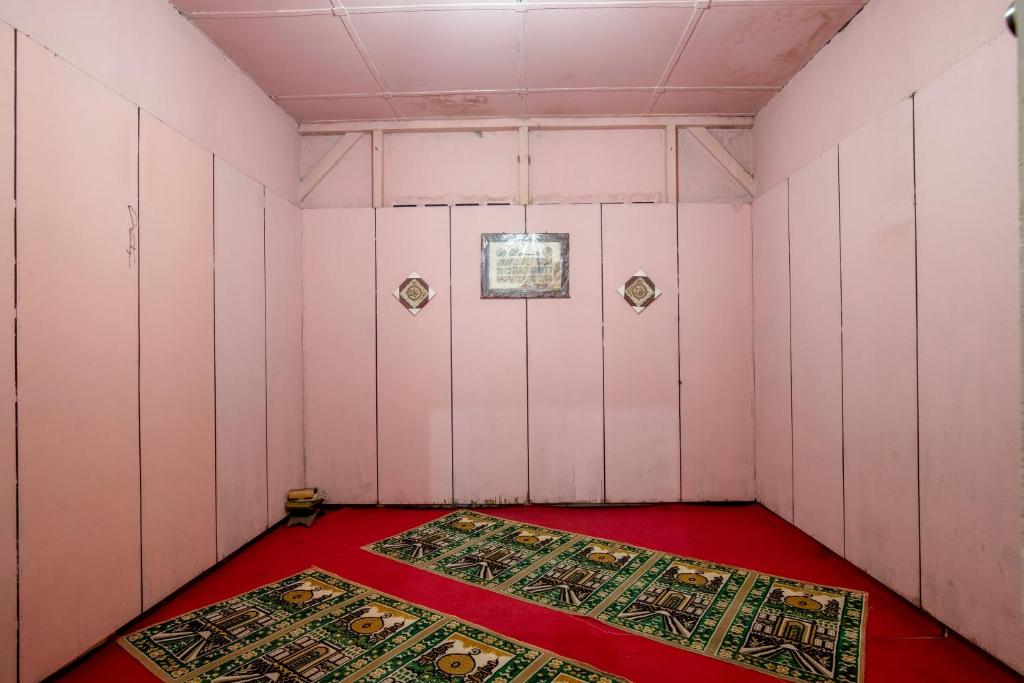 Postel nebo postele na pokoji v ubytování Hotel Jogja Bukittinggi