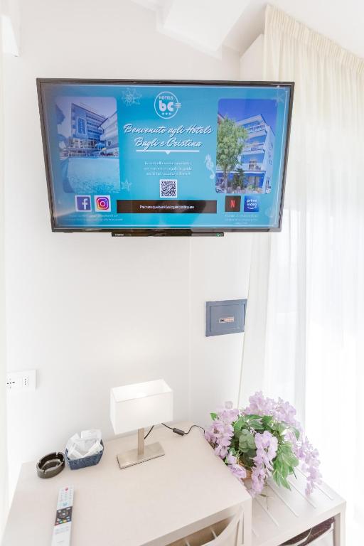 TV a/nebo společenská místnost v ubytování Hotel Bagli