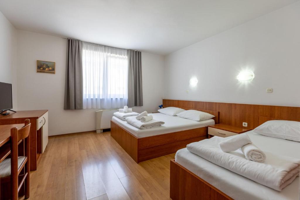 Postel nebo postele na pokoji v ubytování Hotel Porto