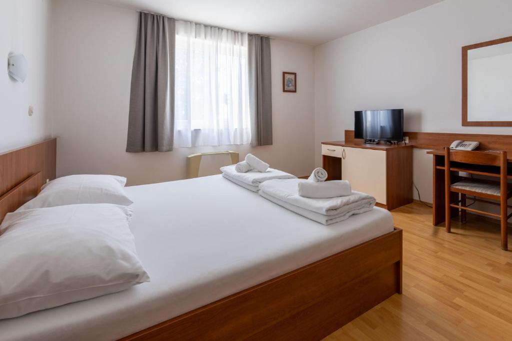 Postel nebo postele na pokoji v ubytování Hotel Porto