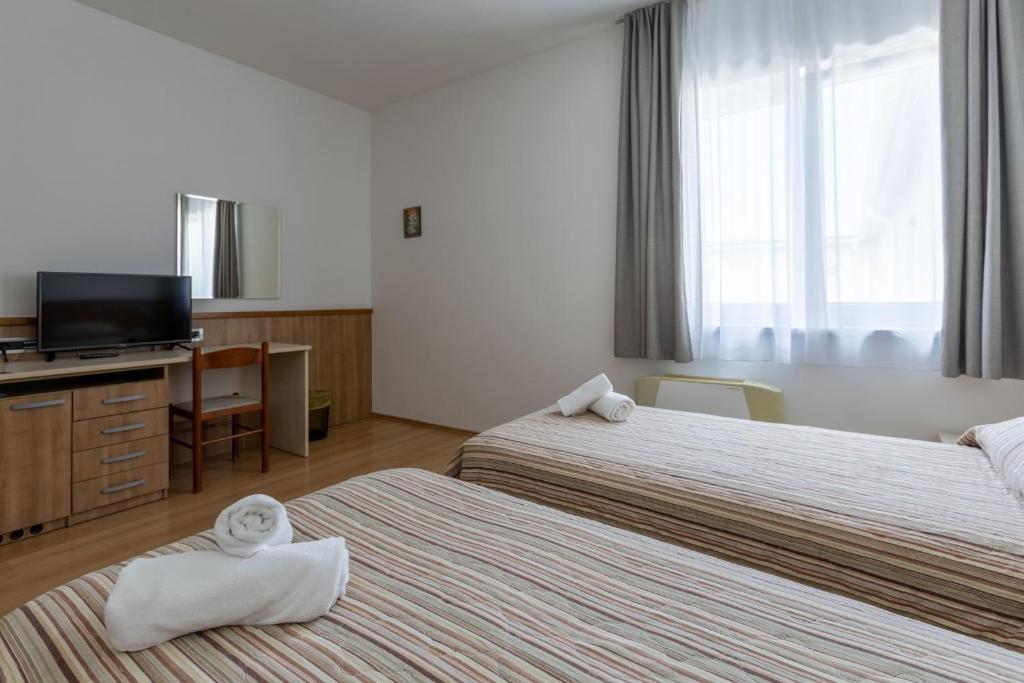 Postel nebo postele na pokoji v ubytování Hotel Porto