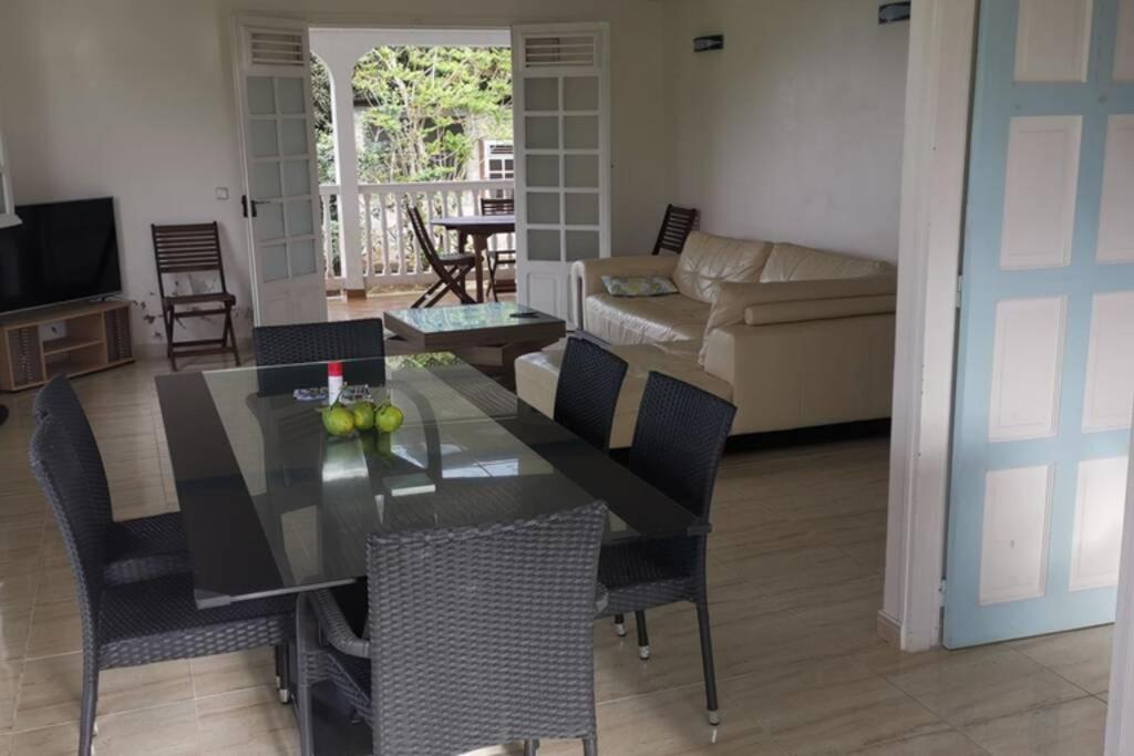 Posezení v ubytování Loue maison en Martinique