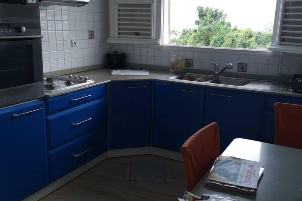 Kuchyň nebo kuchyňský kout v ubytování Loue maison en Martinique
