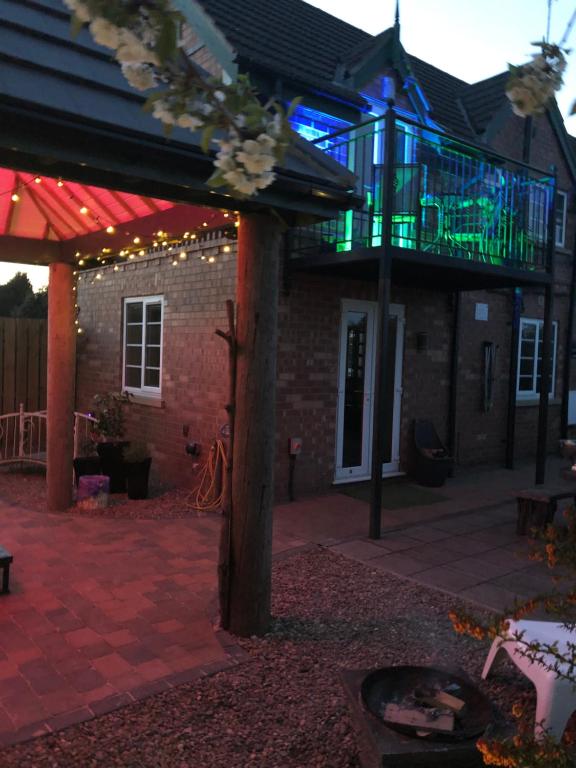 Lincoln Holiday Retreat Lodge with Private Hot Tub - Two-Bedroom House