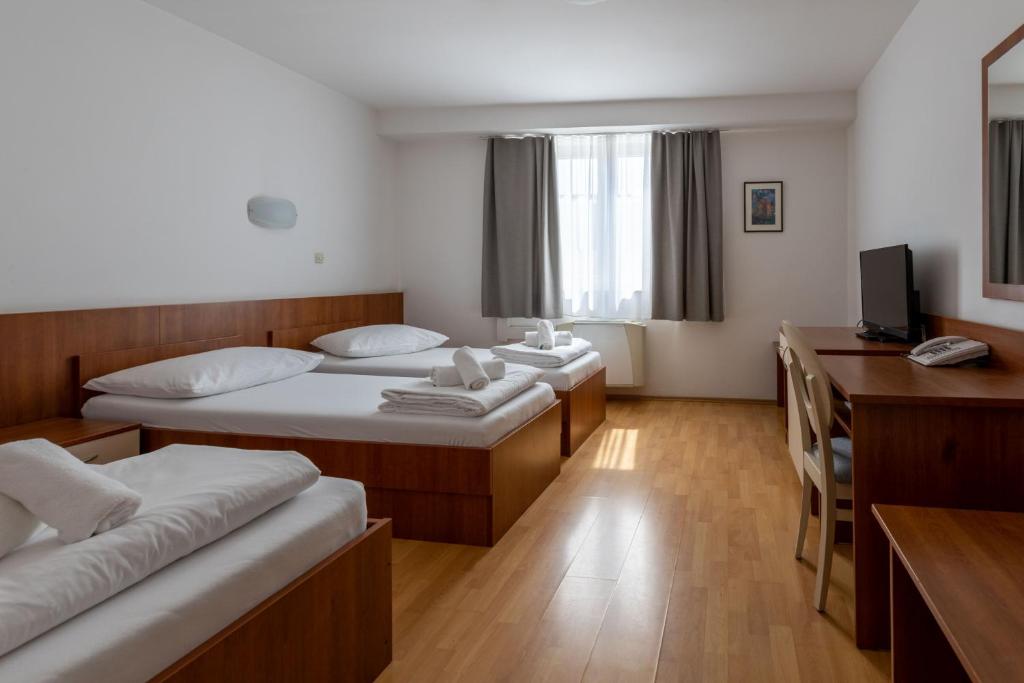 Postel nebo postele na pokoji v ubytování Hotel Porto