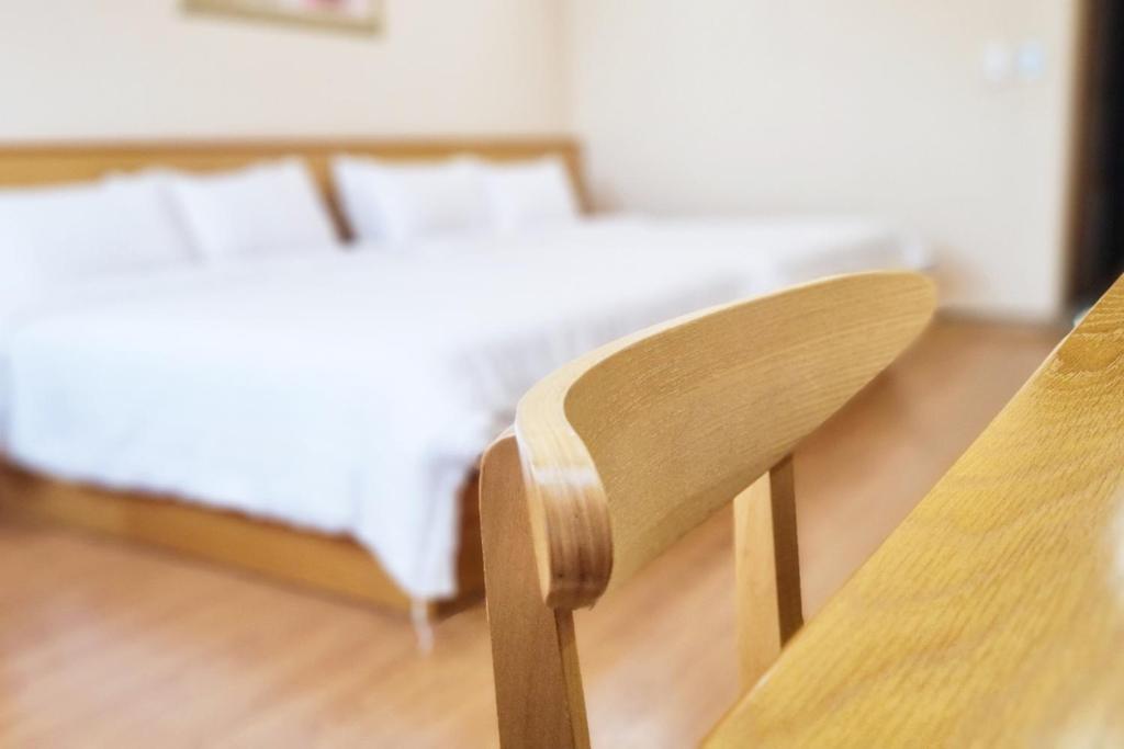 Postel nebo postele na pokoji v ubytování Nohyung Hotel