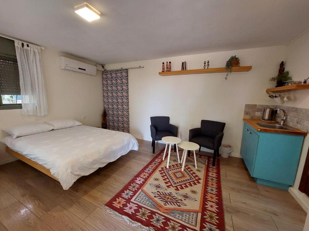 Postel nebo postele na pokoji v ubytování Cute guest room