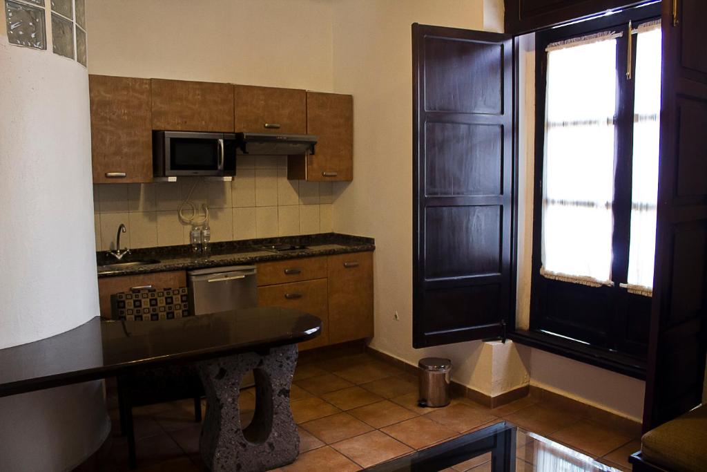 Kuchyň nebo kuchyňský kout v ubytování Hotel Suites Sofia