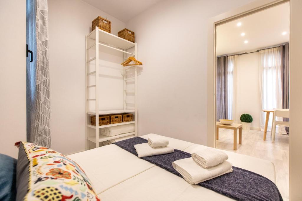 Pere Serafi 2 bedroom apartment, Barcelona – Updated 2022 Prices