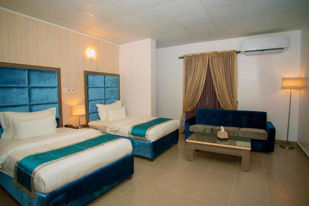 Ένα ή περισσότερα κρεβάτια σε δωμάτιο στο Riviera Suites