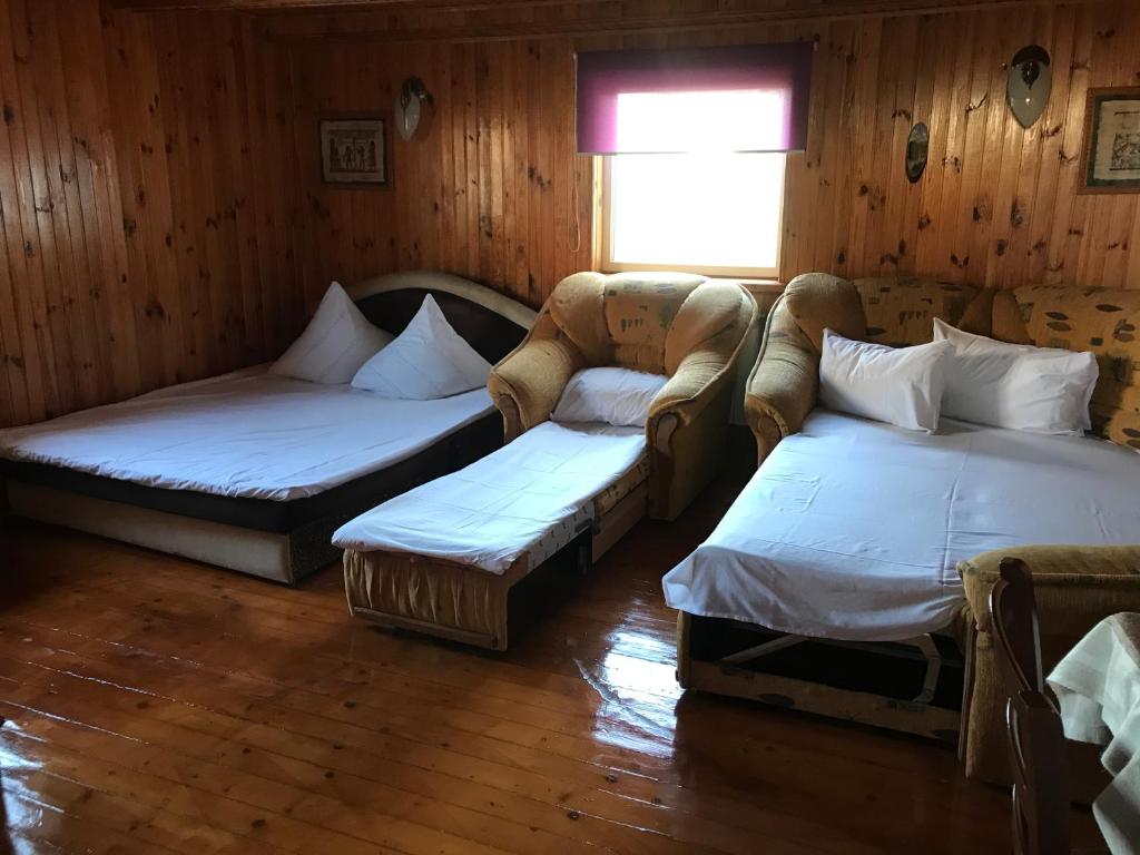 Postel nebo postele na pokoji v ubytování Гостевой дом Дина