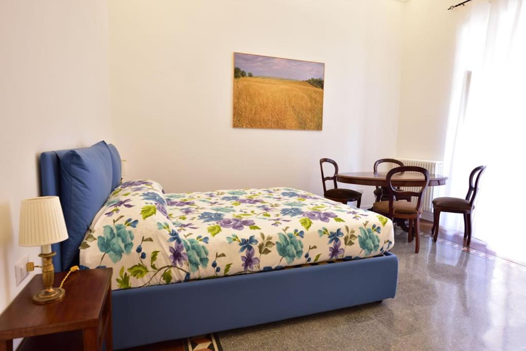 Postel nebo postele na pokoji v ubytování All'Angolo B&B