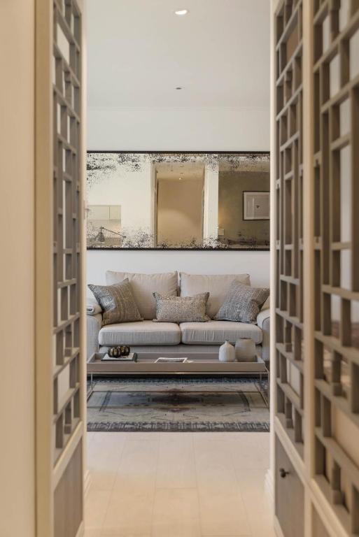 Sloane Square - Studio Gem
