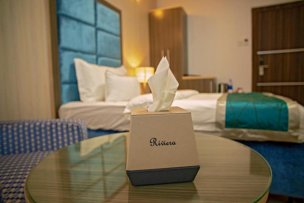 Ένα ή περισσότερα κρεβάτια σε δωμάτιο στο Riviera Suites
