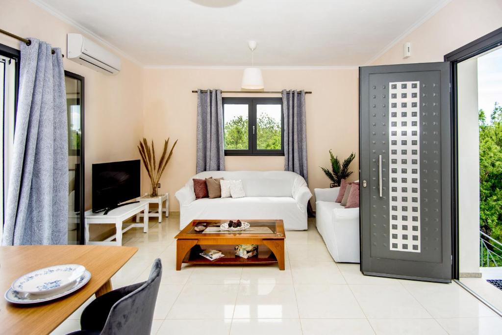 TV a/nebo společenská místnost v ubytování Aella Apartment
