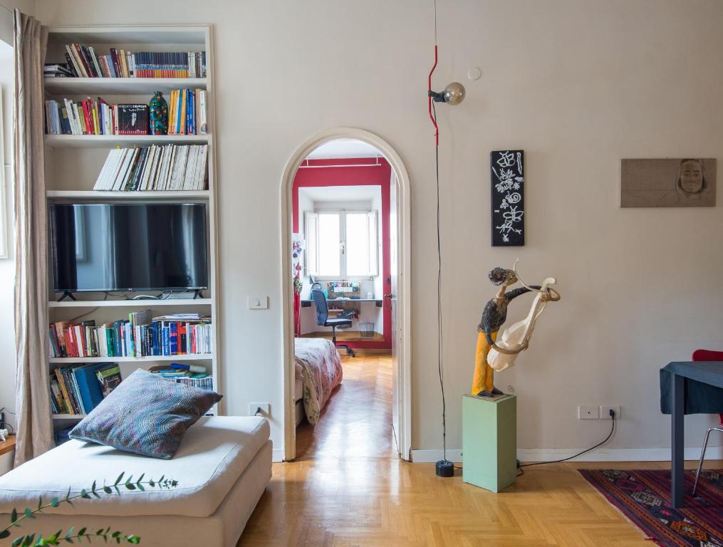 Telewizja i/lub zestaw kina domowego w obiekcie Coronari Enchanting Two Bedroom
