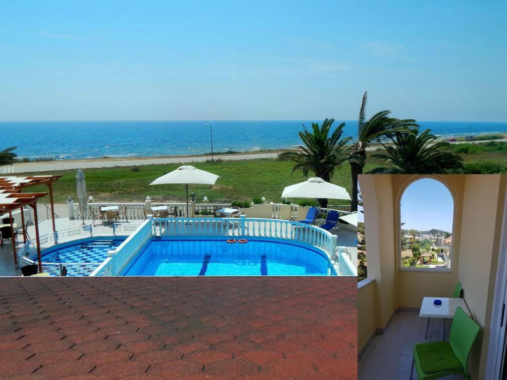 una piscina con vistas al océano en Katerina Hotel en Kanali