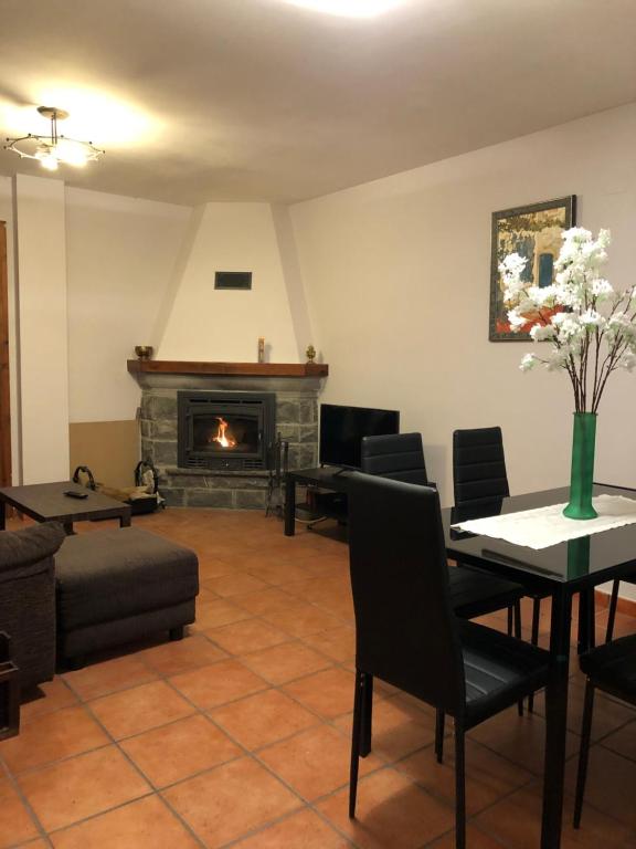 Apartamento a 25 km de Ordesa, Fiscal, Spain - Booking.com