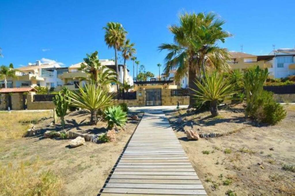 Tu casa en primera línea de playa de Marbella