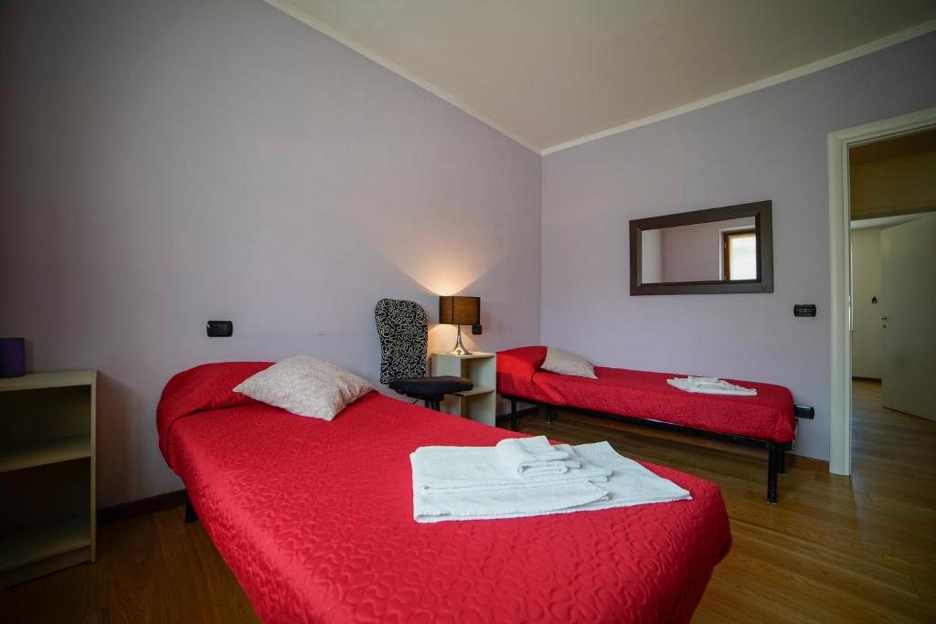 Łóżko lub łóżka w pokoju w obiekcie LIDIA ISEO HOLIDAY