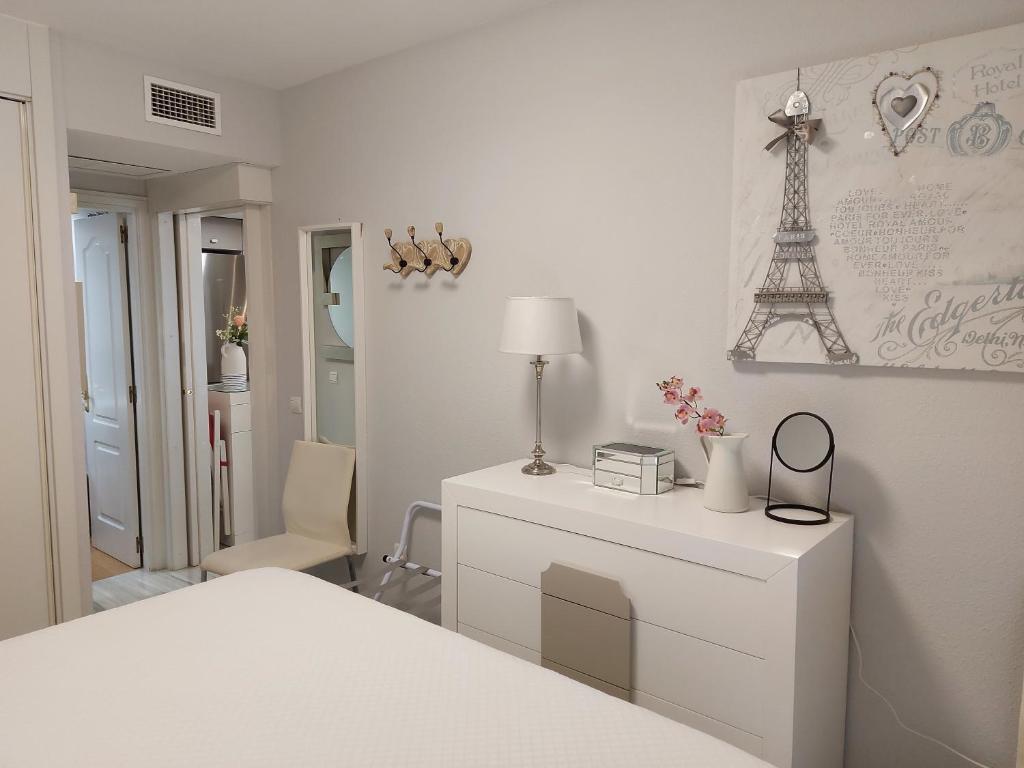 A bed or beds in a room at Love Rent4 Málaga Bajondillo Playa II