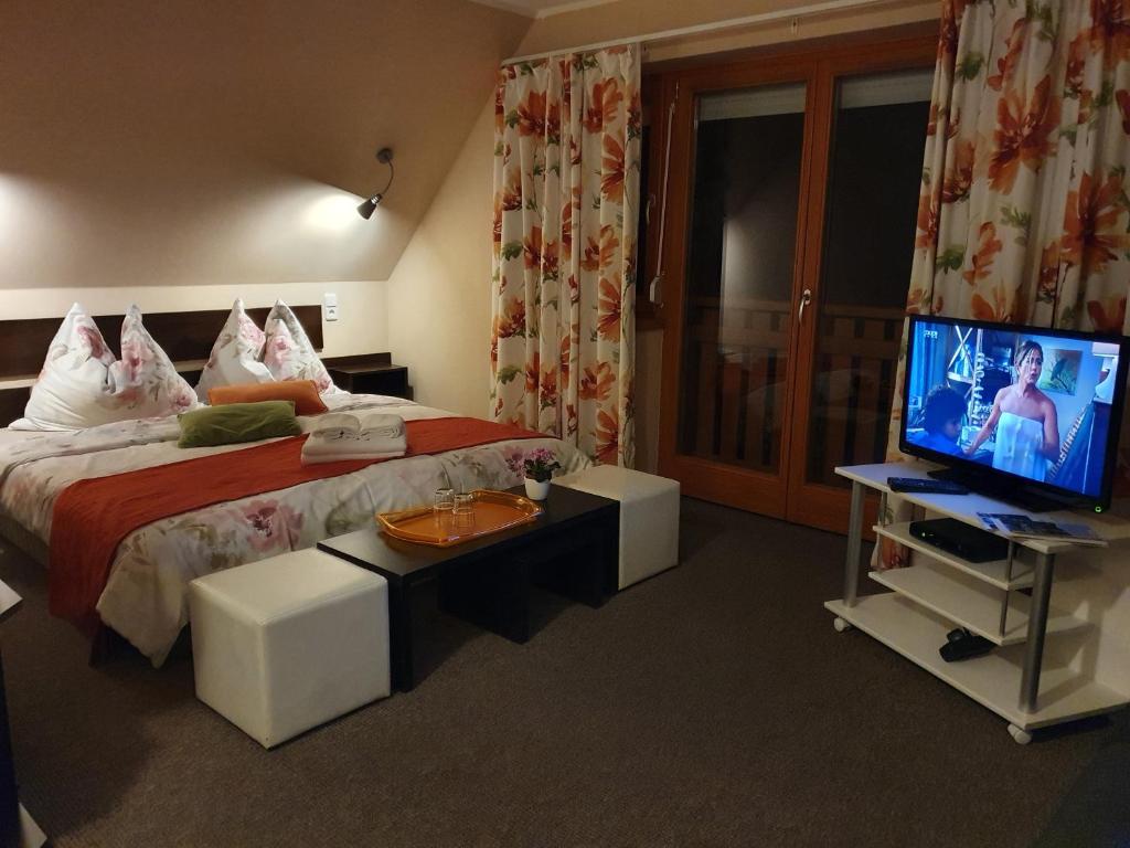 Postel nebo postele na pokoji v ubytování Rudolf Vendégház