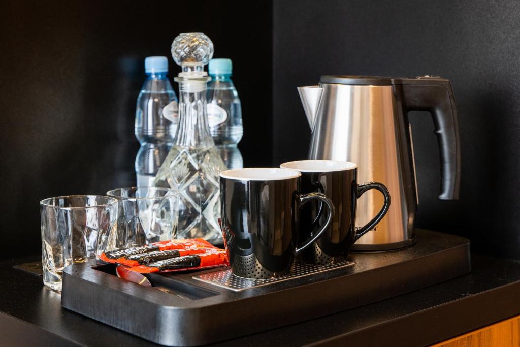 Príslušenstvo na prípravu kávy alebo čaju v ubytovaní Sky Hotel Kraków