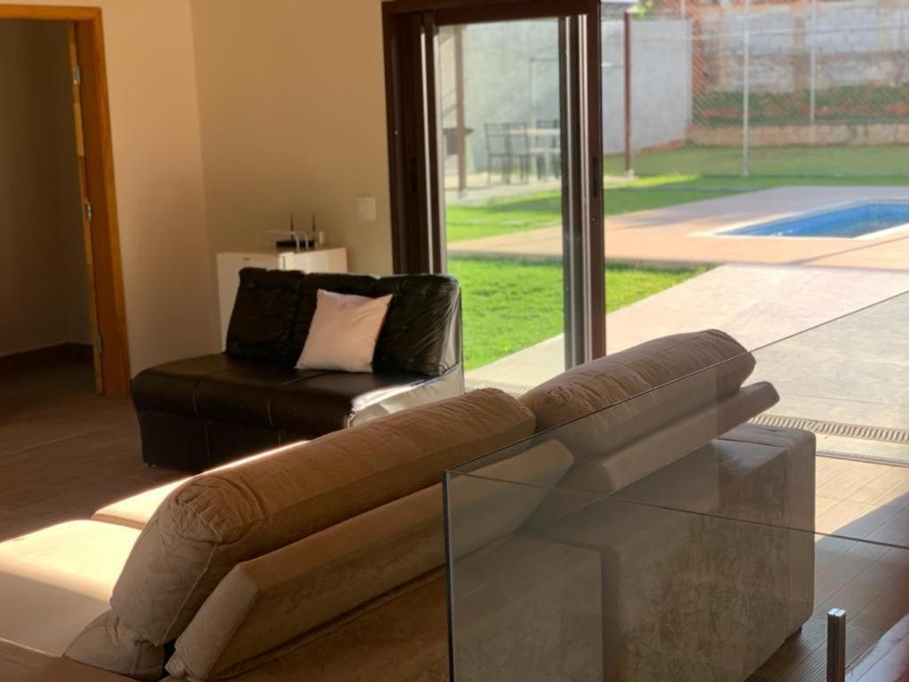  Casa com Elevado Padrão em Atibaia - Comodidade e Segurança
