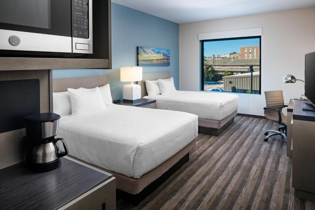 Hyatt House Tallahassee Capitol University - Den Guestroom With Two Queen Beds