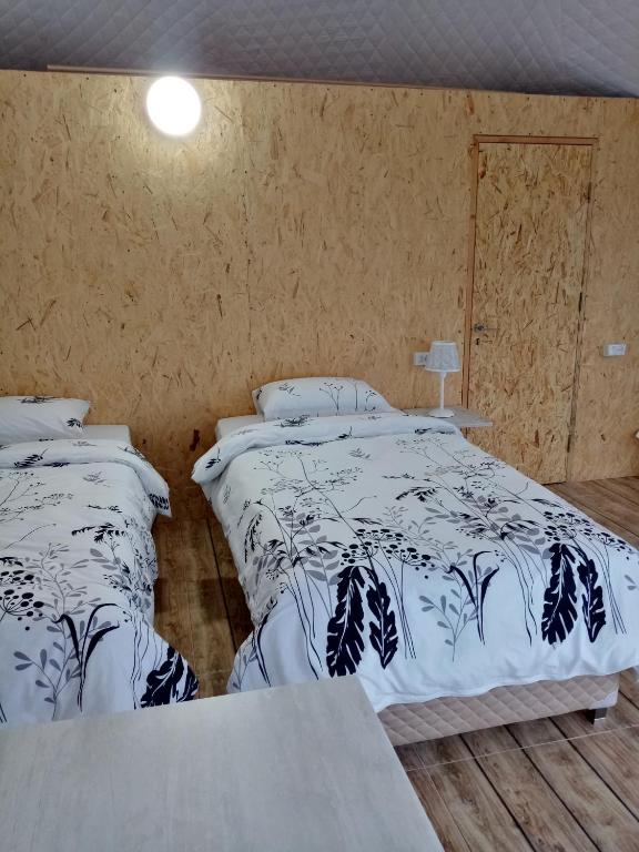 Postel nebo postele na pokoji v ubytování Yenokavan Glamping