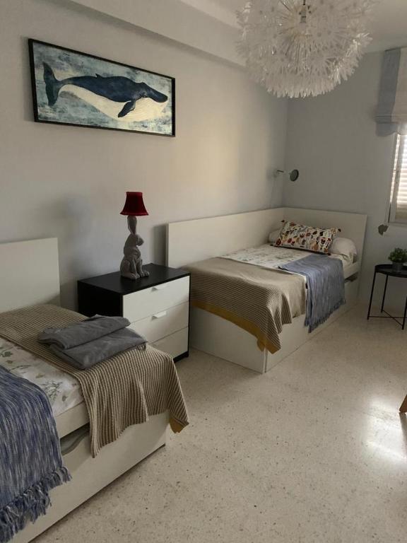 Postel nebo postele na pokoji v ubytování Tarifa Beachfront Large Apartment