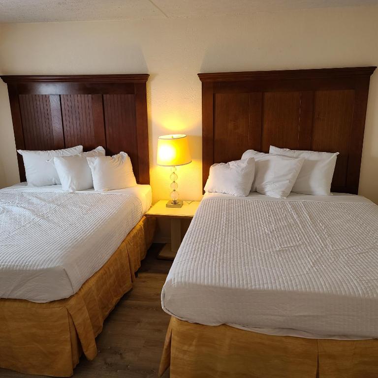 Oceanfront Twilight Surf Hotel - 豪华三重房间