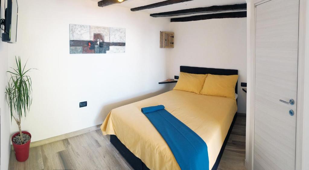 Posteľ alebo postele v izbe v ubytovaní Apartmani Donata