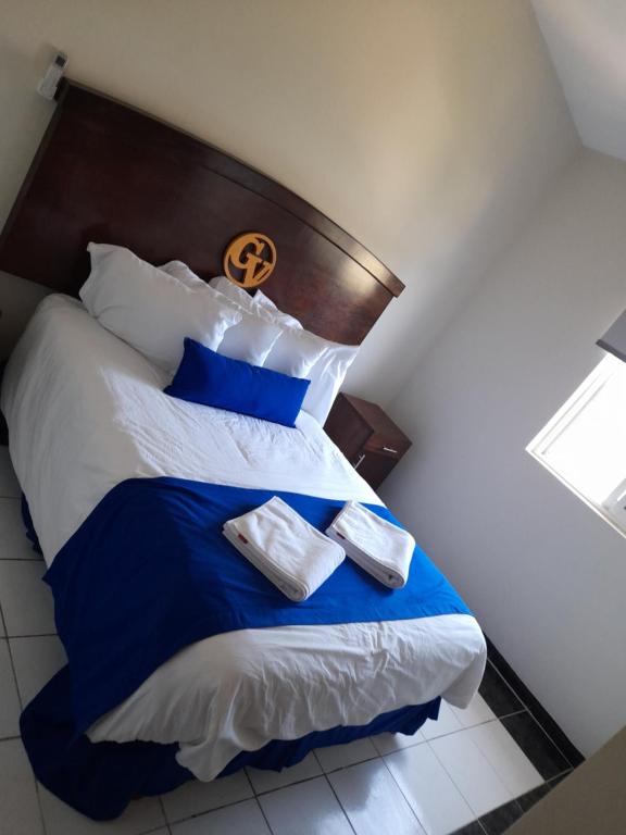 Postel nebo postele na pokoji v ubytování Grand View Suites