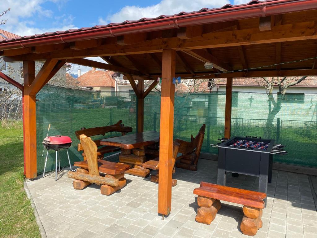 Patio alebo iná vonkajšia časť ubytovania Penzión Malý Rím