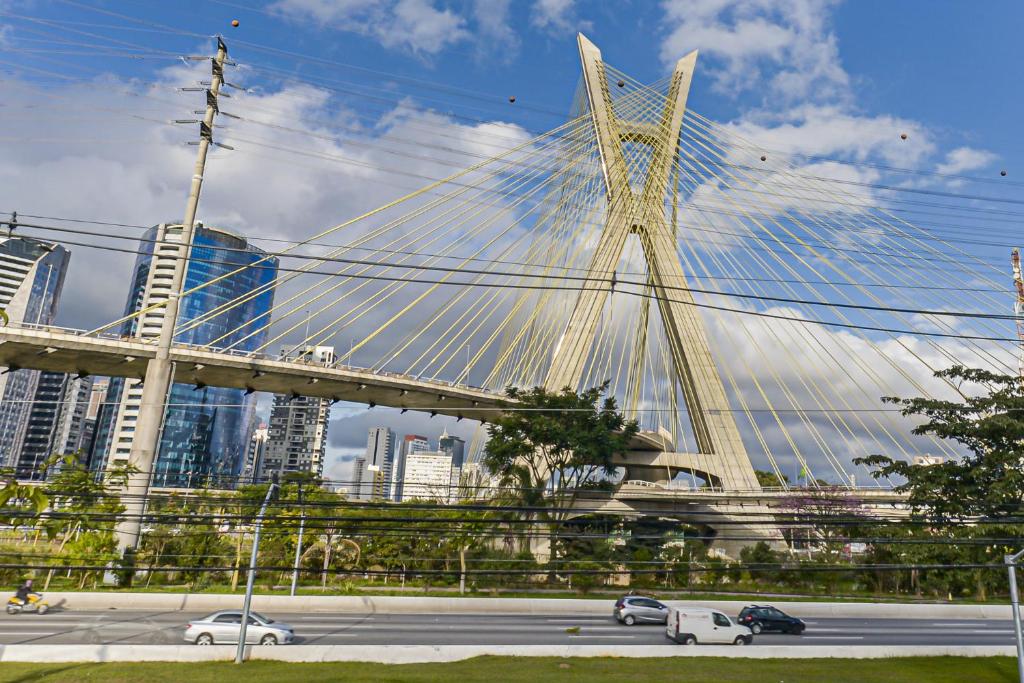  Flat com WiFi ao lado da Ponte Estaiada SP