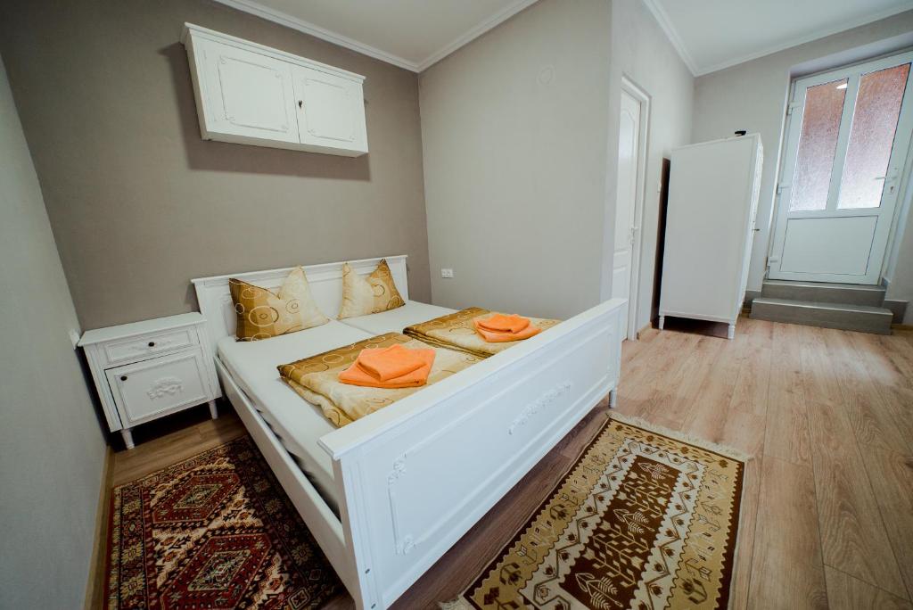 Nagy-Homoród Étterem és Panzió - Chambre Double Avec Salle De Bain Privée