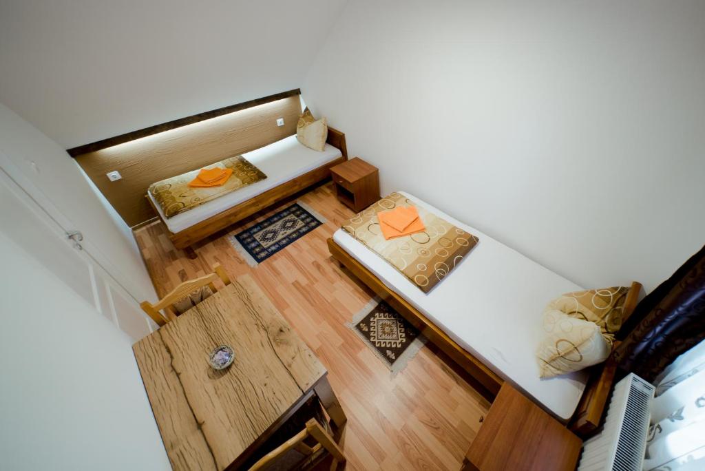 Nagy-Homoród Étterem és Panzió - Chambre Jumelle Avec Salle De Bain