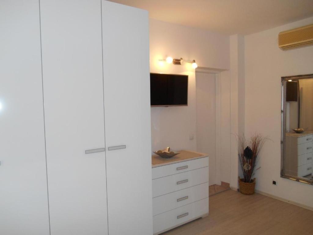 Televízia a/alebo spoločenská miestnosť v ubytovaní Studio Apartment in Hvar Town with Terrace, Air Conditioning, Wi-Fi, Dishwasher (4858-3)